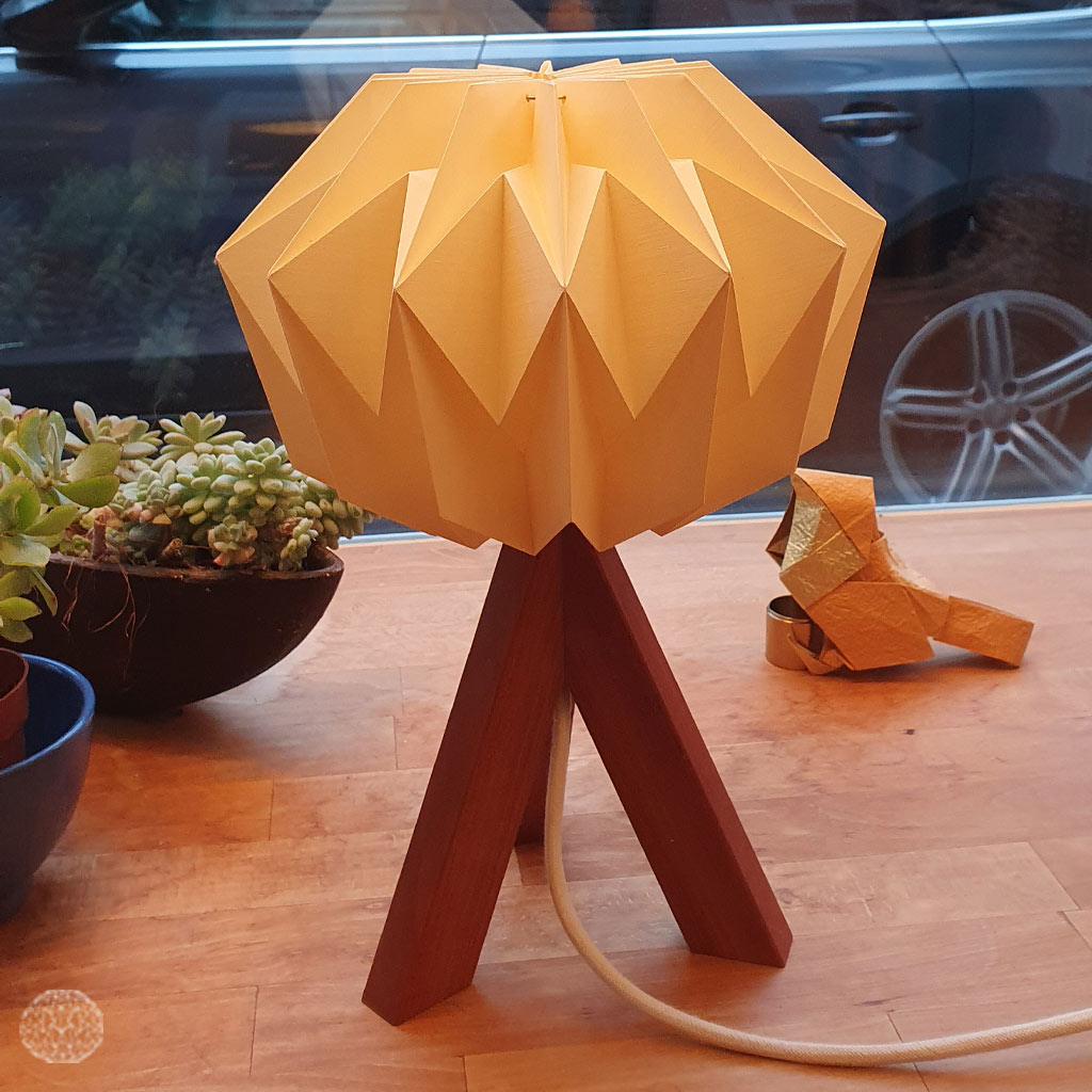 Idris Chamois op houten driepootje - Afbeelding 2